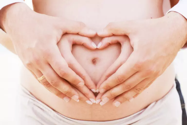 Процесс ЭКО начинается с оплодотворения и переноса эмбрионов